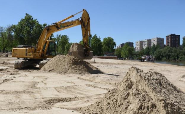 La playa de Las Moreras se prepara para su reapertura con el 30% de su capacidad