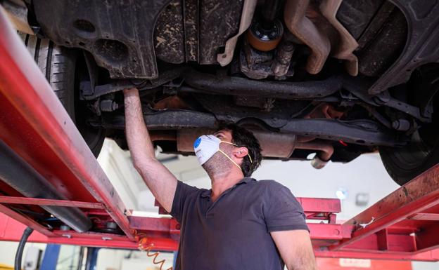 Los talleres reciben ya en Valladolid sin cita previa con las secuelas de tanto coche parado