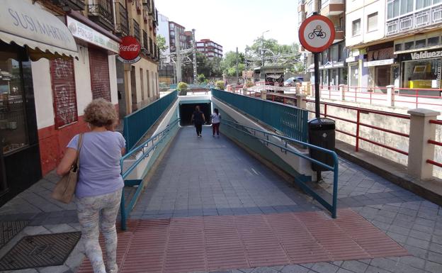 Un ladrón en bicicleta roba el bolso de un tirón a una anciana y le causa heridas en Valladolid