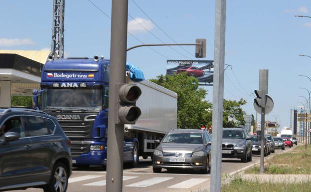El uso del vehículo privado se eleva un 20% y triplica el del transporte público en Valladolid