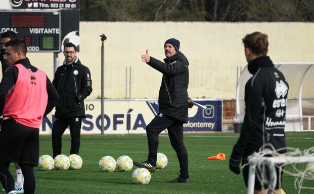 Primera toma de contacto entre Unionistas y Jabi Luaces para retener al técnico vasco en el banquillo