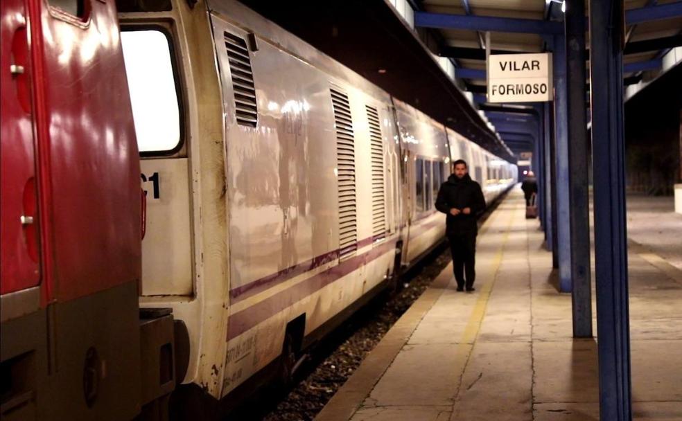 El tren Lusitania, parado en el limbo fronterizo