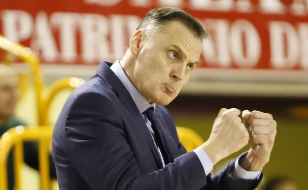 Roberto Íñiguez, el nuevo técnico de Avenida que nunca ha perdido en el pabellón de Würzburg