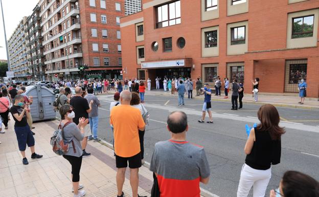 Sanitarios de Salamanca se concentran en apoyo a la sanidad pública