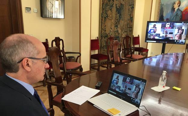 La Diputación se compromete con los empresarios de la provincia a estudiar medidas para paliar las secuelas de la covid-19