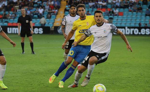 Álex Serrano estalla contra el Salamanca CF UDS: «Ha sido todo un desastre, la organización, el trato, si cobras o no...»