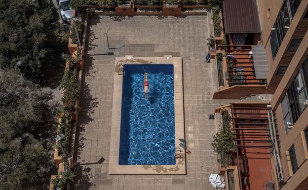 Los administradores de fincas ven «tensión» para abrir las piscinas comunitarias por el aforo y las exigencias sanitarias
