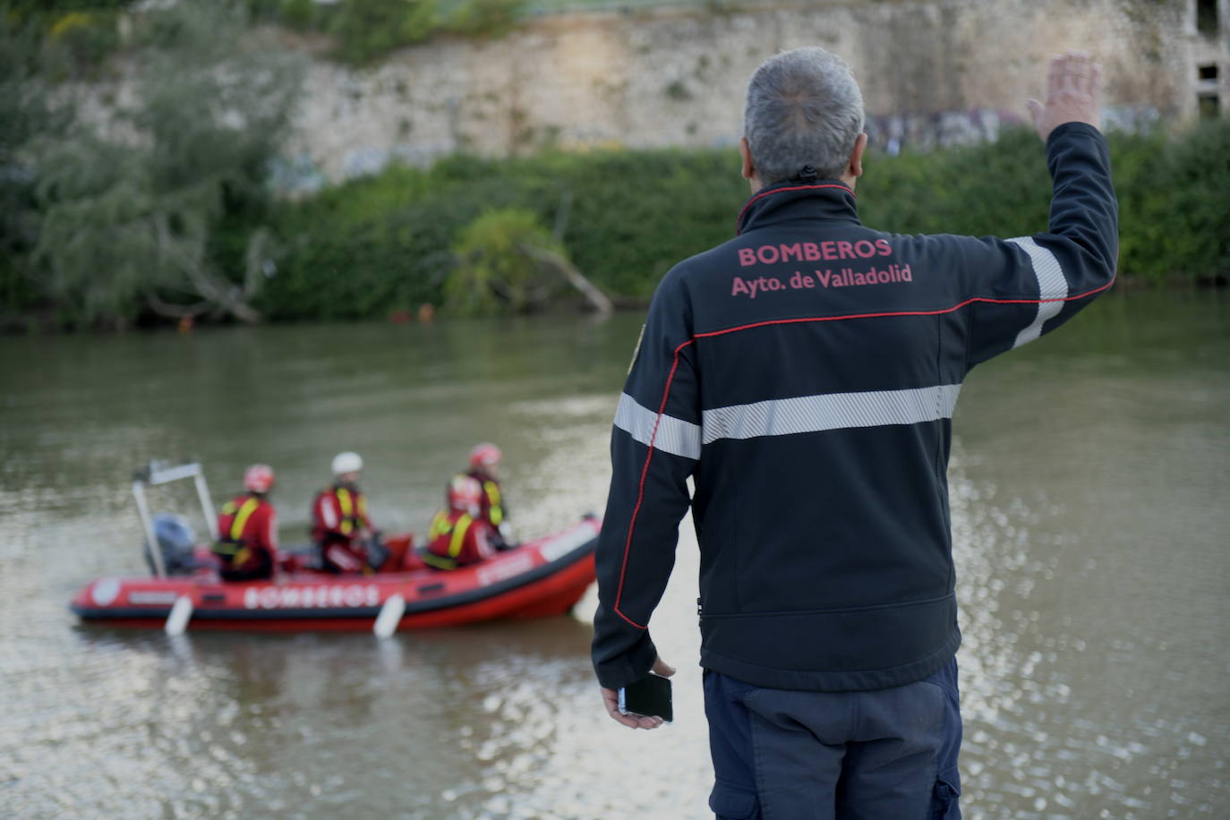 Búsqueda en el Pisuerga de un hombre que intentaba atravesar el río a nado en Valladolid
