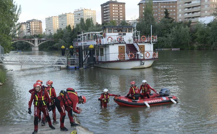 Los buzos reanudan hoy las labores de búsqueda del joven que se lanzó al Pisuerga en Valladolid