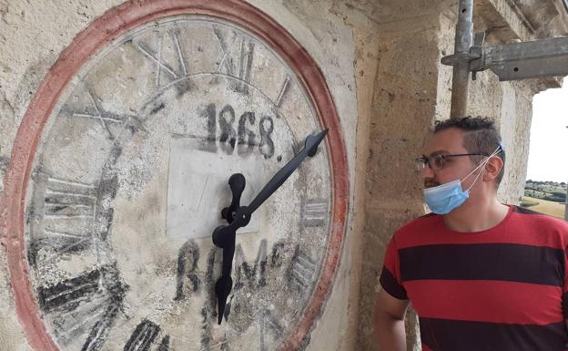 Descubren el reloj original de la iglesia de Valdenebro, datado en el siglo XVI