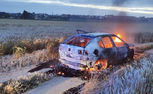 Arde un vehículo en el Camino de Hornillos, en Valladolid