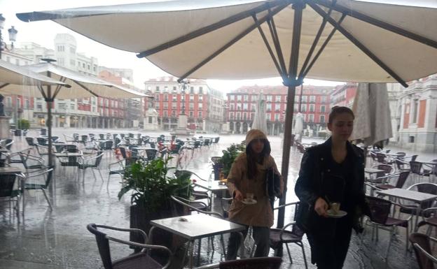 Una tormenta de granizo sorprende en Valladolid aunque no provoca incidencias