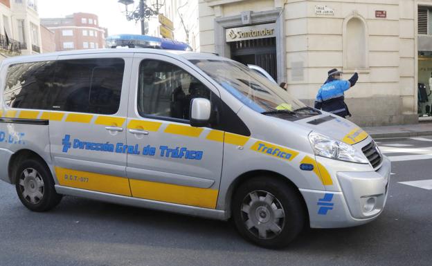 Denuncian a un repartidor en Palencia por conducir con el carné retirado y con la ITV caducada