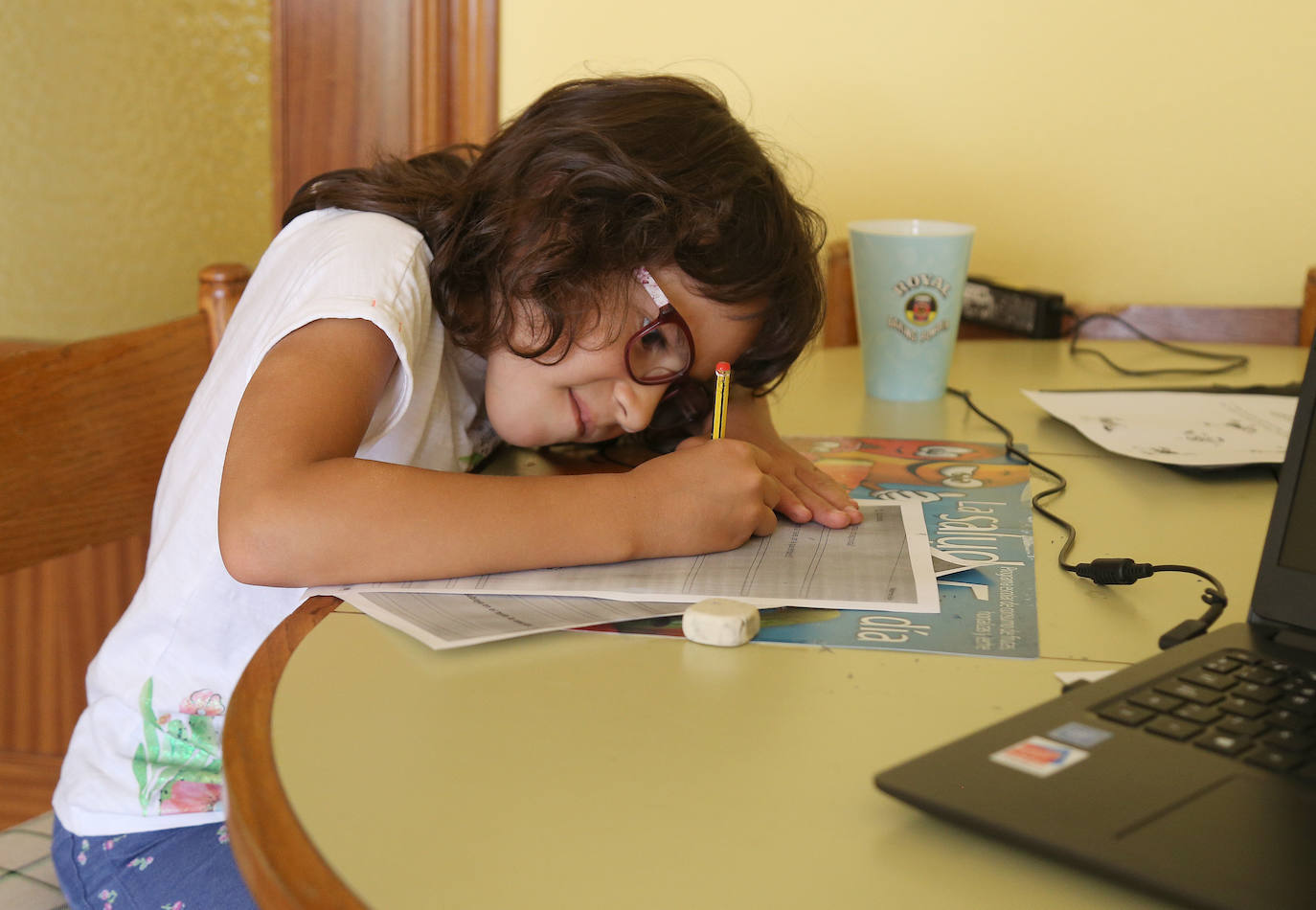 «He tenido a mis abuelos muy pendientes, han hecho un poco de profes»