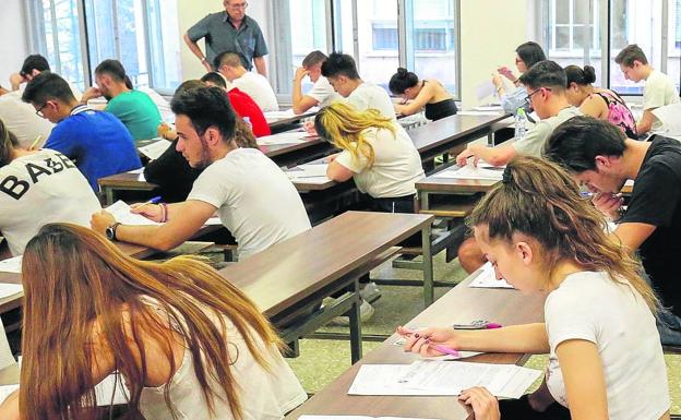 Solo 643 alumnos de Bachillerato de Salamanca acuden a sus centros para preparar la EBAU