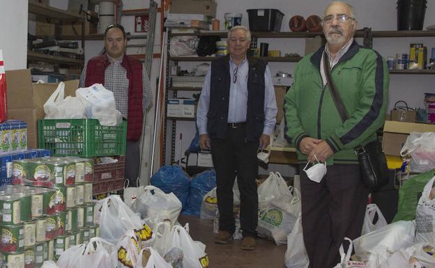 Torrelago entrega a Cáritas 5000 kilos de alimentos para repartir entre los más desfavorecidos