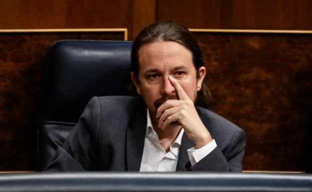 El juez del 'caso Villarejo' sugiere que Iglesias destruyó la tarjeta del móvil de su exasesora