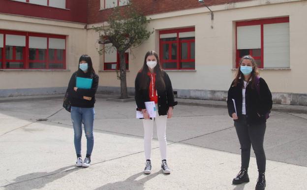 «En dos horas en clase hemos hecho más que en estos tres meses en casa y mucho más claro»