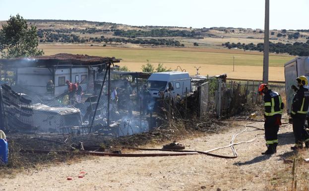 Un fallecido en el incendio de una vivienda abandonada en Calvarrasa de Arriba