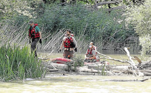 Cuando el río baja negro