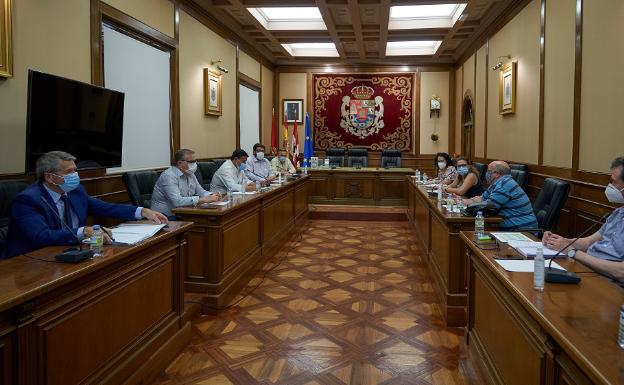 Ávila lanza un ultimatum al Ministerio tras perder la mitad de sus trenes con Madrid