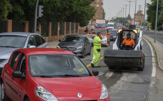 Los atascos preludian la inminente puesta en marcha de los carriles bici hacia el centro en Valladolid