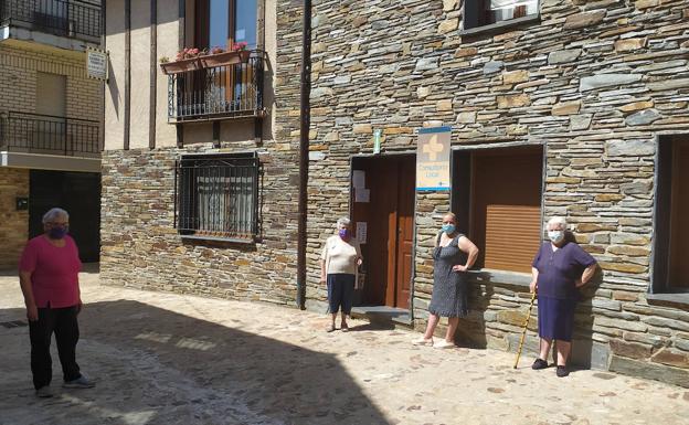 Los consultorios en Salamanca: «Cuando necesitamos al médico, está; pero mejor tres días que dos»