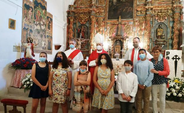 Megeces celebra las primeras confirmaciones de jóvenes tras el estado de alarma