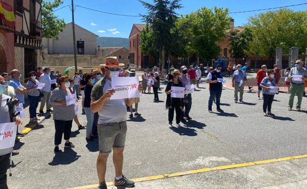 Torrecaballeros reclama a pie de calle que se retome la atención presencial en el consultorio