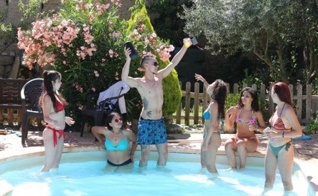 Las casas rurales con piscina de la provincia cuelgan el cartel de completo este verano