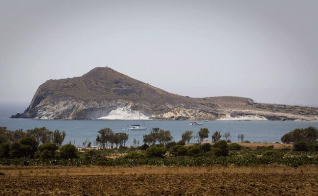 Un hotel en pleno Cabo de Gata reabre la polémica sobre el turismo en áreas protegidas