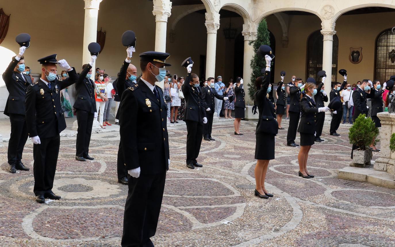 20 agentes de la Policía Nacional juran su cargo en el Palacio Real de Valladolid