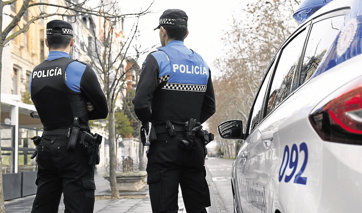 Denunciado un grupo de jóvenes que hacía botellón en la plaza de Santa Brígida de Valladolid