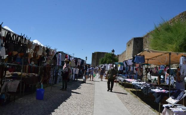 Vuelve el mercadillo a Ciudad Rodrigo con menos público y reubicación de puestos