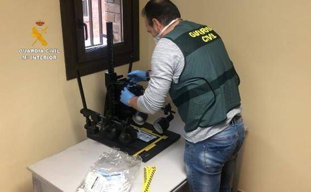 Desarticulada en Candeleda una red dedicada a la venta de mascarillas no homologadas