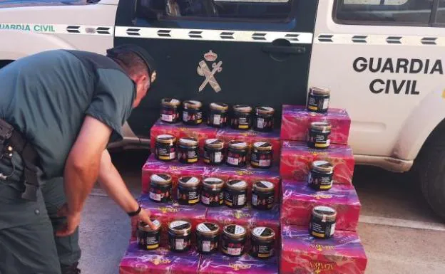 La Guardia Civil intercepta un vehículo con 228 kilos de picadura de tabaco en Cañizal