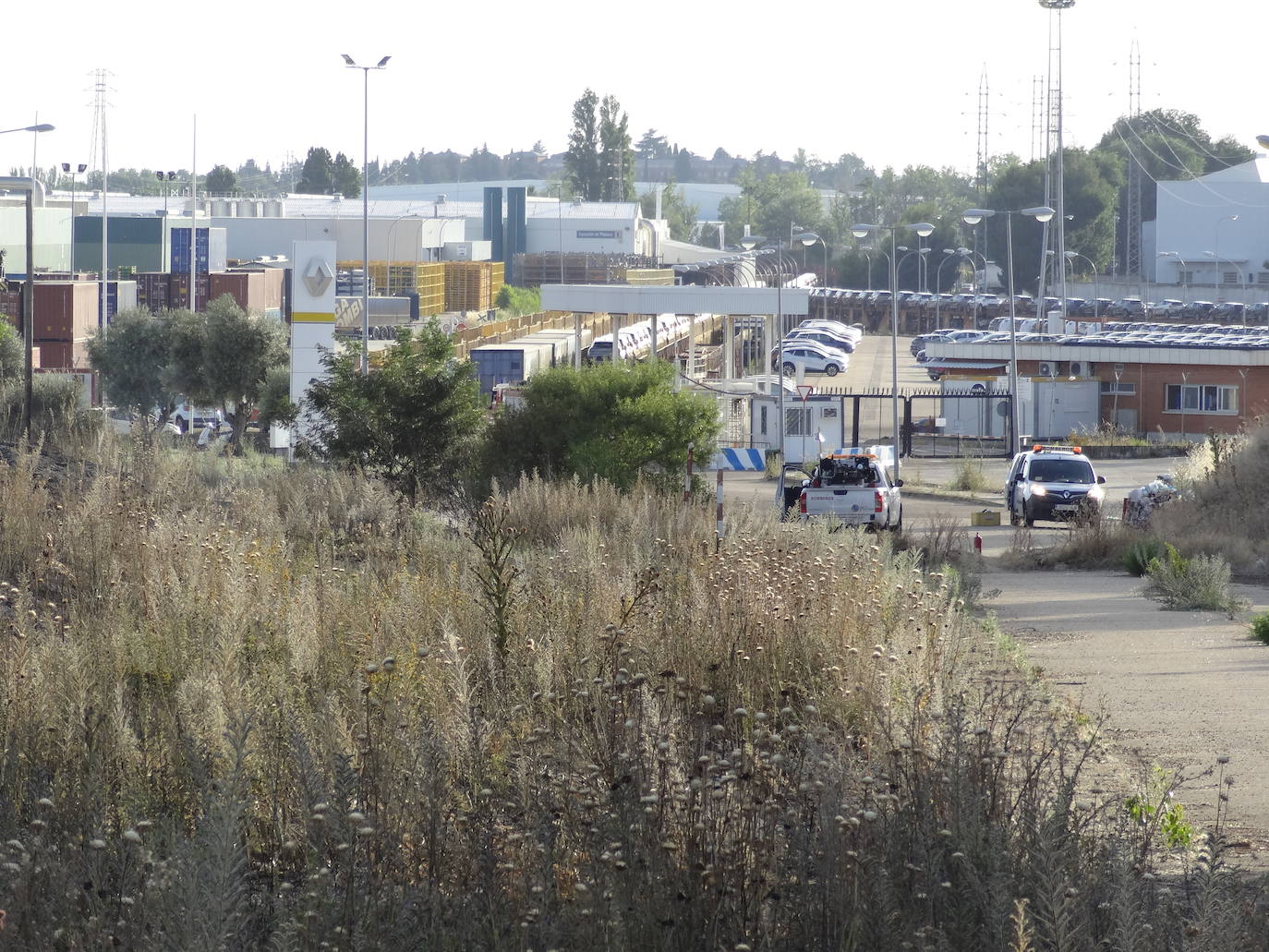 Incendio de rastrojos en la Avenida de Segovia, en Valladolid