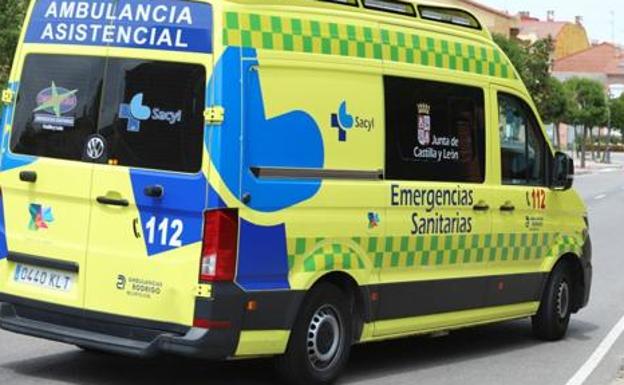 Dos heridos al volcar un coche en una colisión en el barrio vallisoletano de Girón
