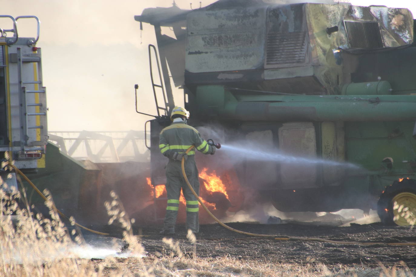 Arde una cosechadora en Cuéllar