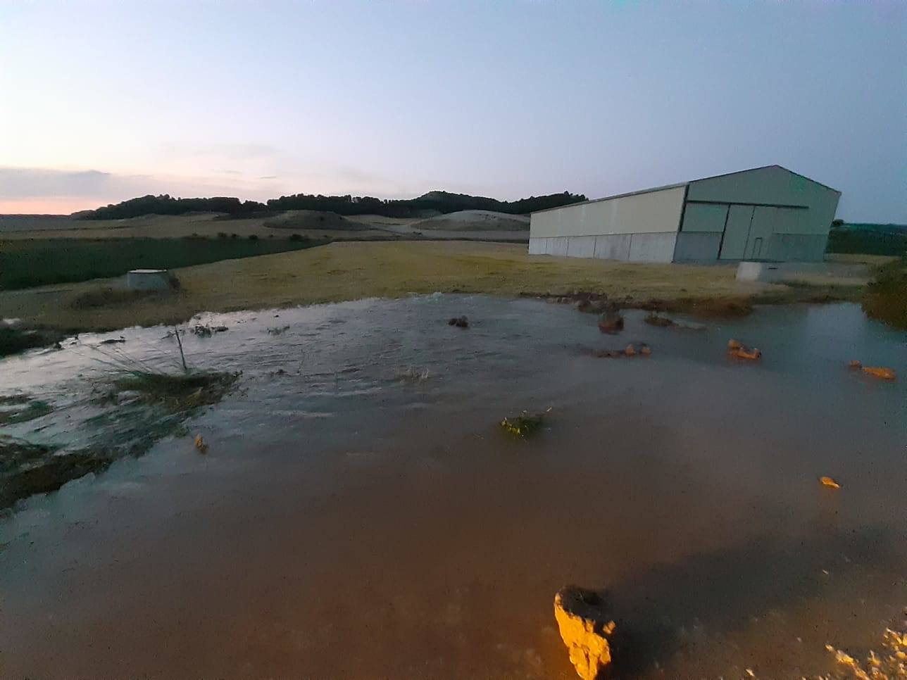 Reventón en el canal de riego del Riaza, en Valbuena de Duero