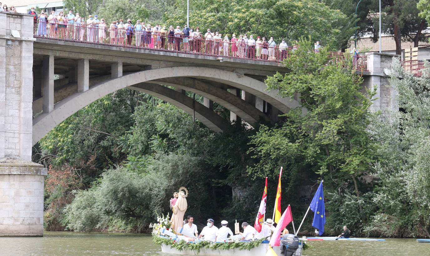 Misa y procesión fluvial de la Virgen del Carmen en Valladolid