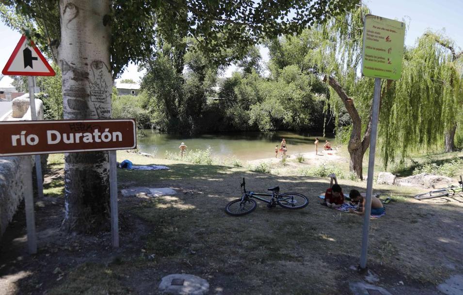 Baños fluviales en lugar de chapuzones en las piscinas