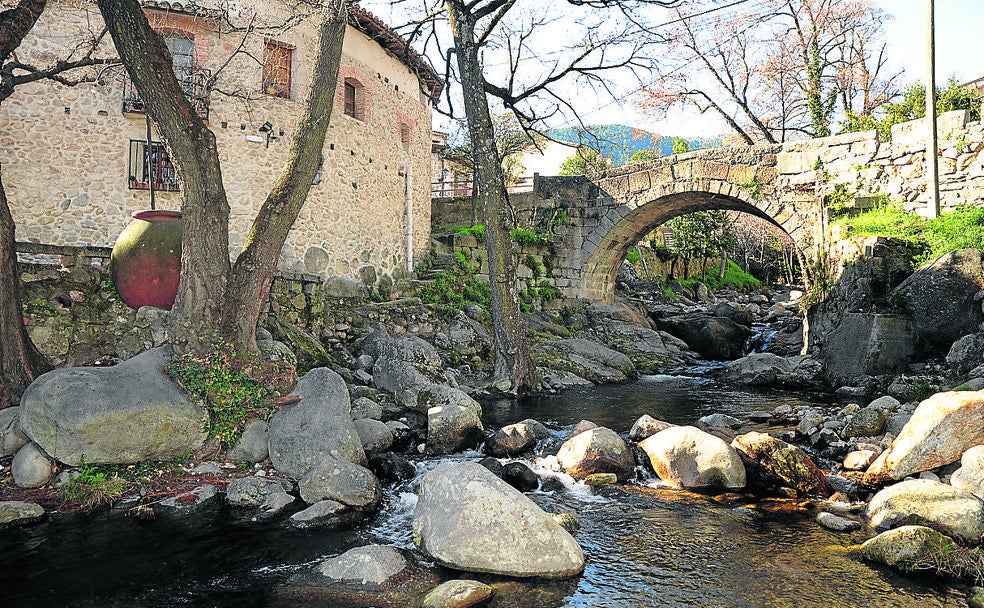 Piedralaves: Tradición y naturaleza en un municipio mágico