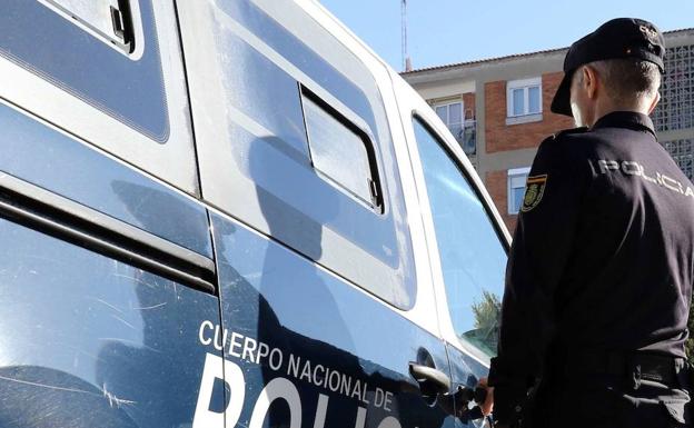 Detenida una asistenta de ancianos a domicilio en Valladolid a los que robaba dinero y joyas