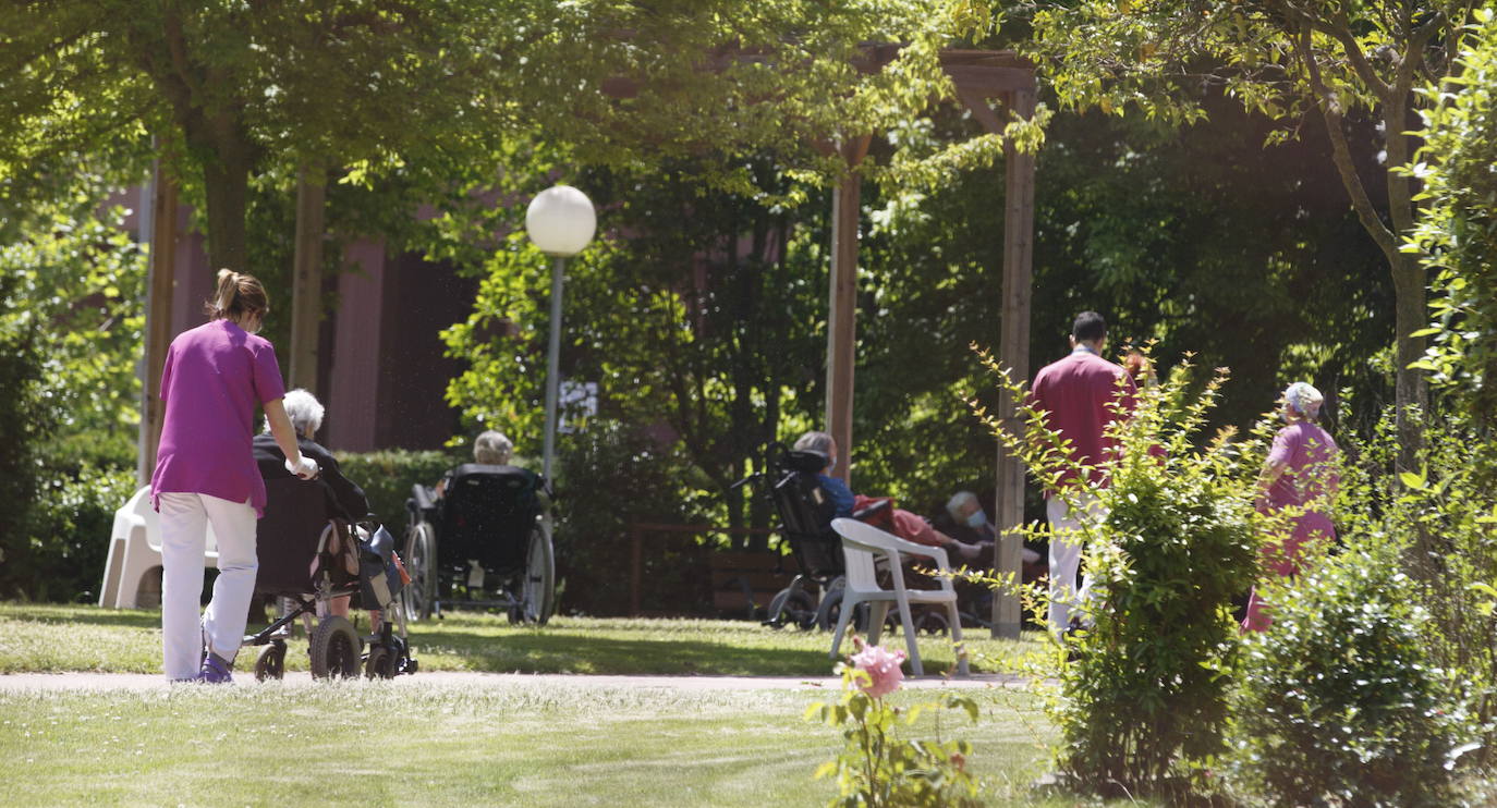 Las residencias de Castilla y León limitarán «al máximo» las salidas de ancianos