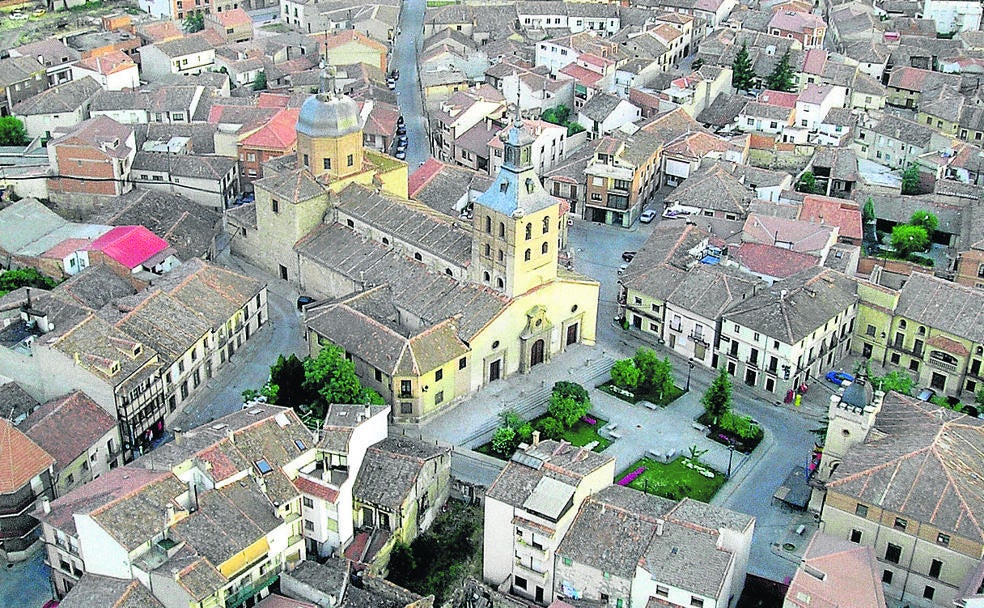 Carbonero El Mayor: Entre torres lejanas y devoción