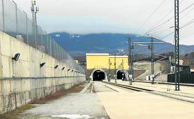 Tres accidentes en dos días en las obras de la línea del Ave que une Valladolid, Segovia y Madrid acaban en denuncia por «negligencia»