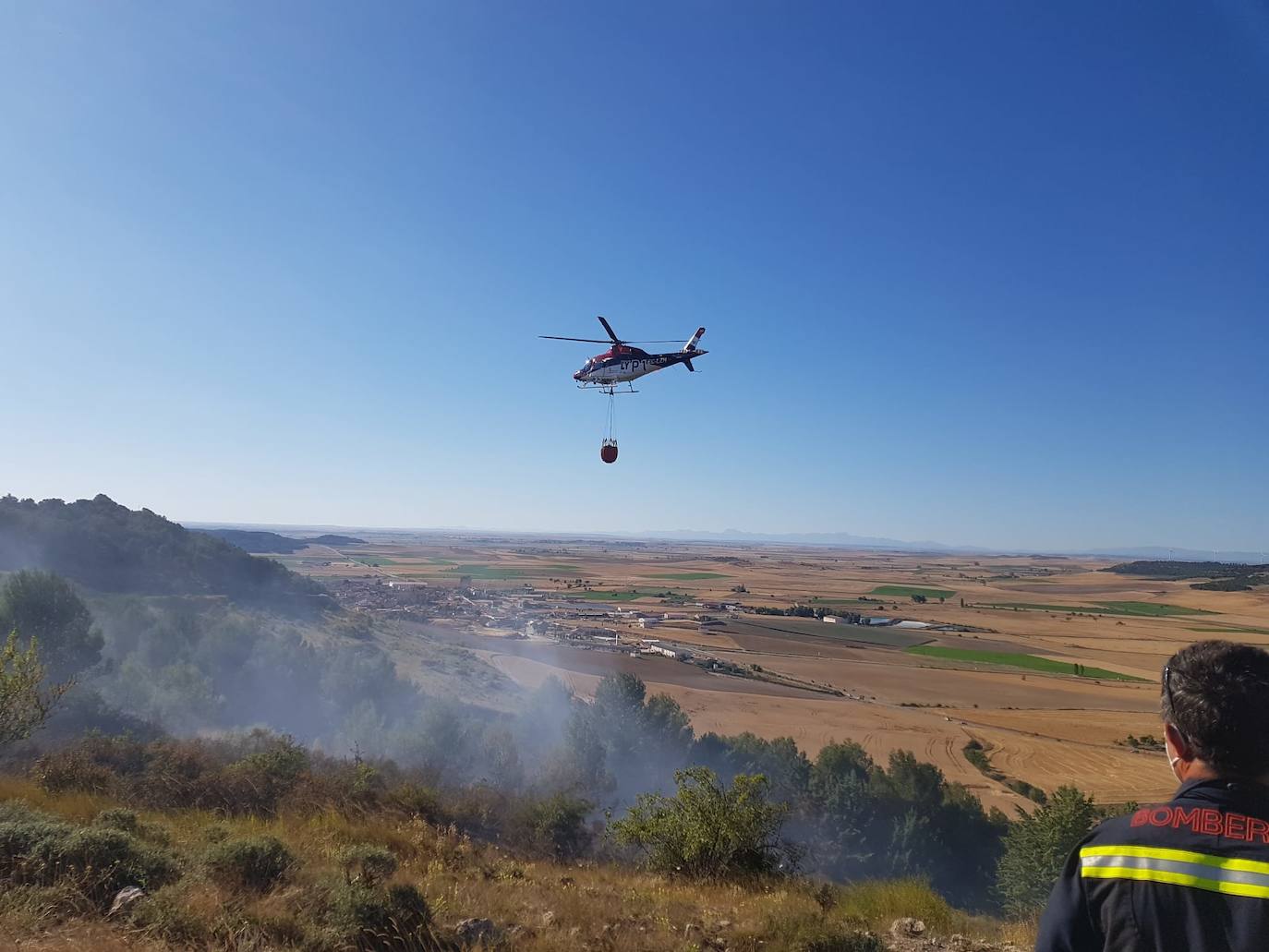 Dos incendios calcinan unas 100 hectáreas de pinar y cereal en Villahán y Astudillo