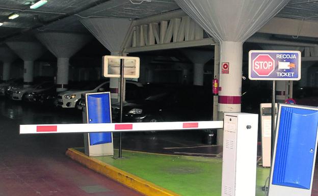 Las trabajadoras del 'parking' de la estación de autobuses de Segovia prevén la pérdida de sus empleos