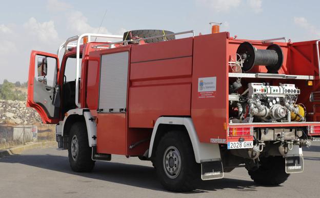 Los bomberos de la Diputación de Salamanca excarcelan a una conductora atrapada tras una colisión